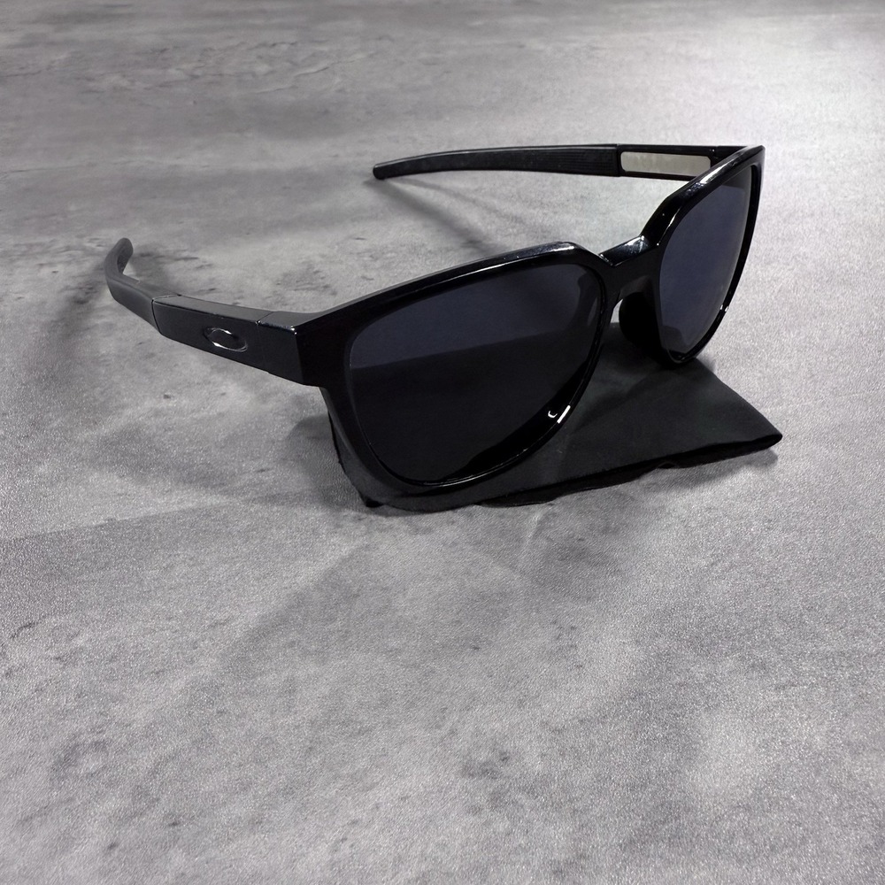 Oakley Sunglasses Actuator‎ OO9250-0157 Polished Black Frame w/ Prizm Lenses Y2K